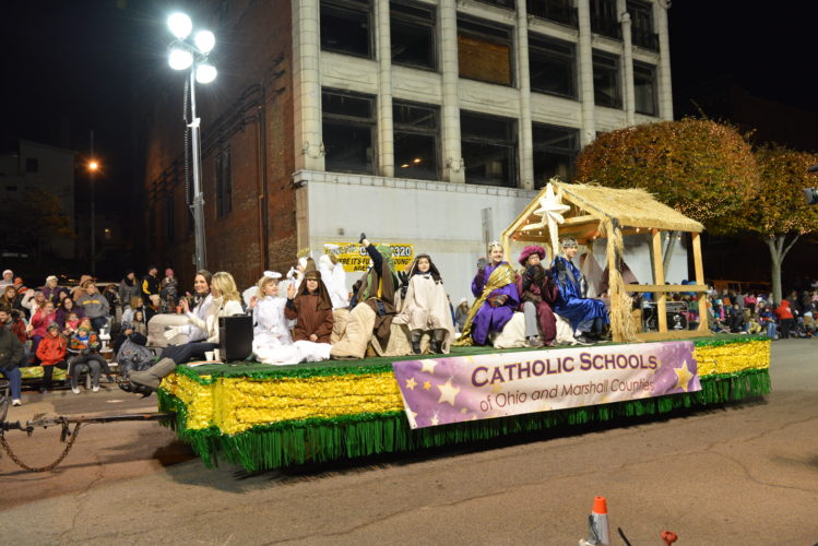Float Builders Look Forward  To Fantasy in LIghts Parade